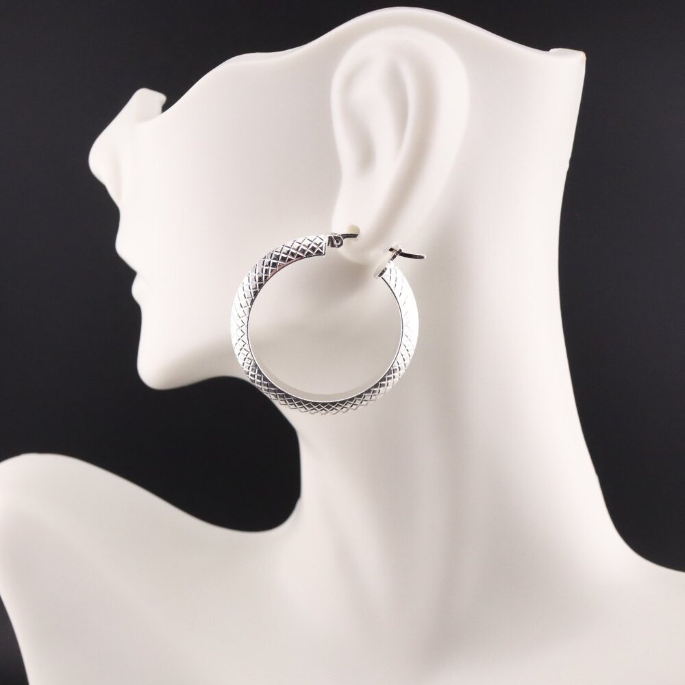Elegant Women's Sterling Silver Textured Hoop Earrings w/ Hinged Snap Jewelry **